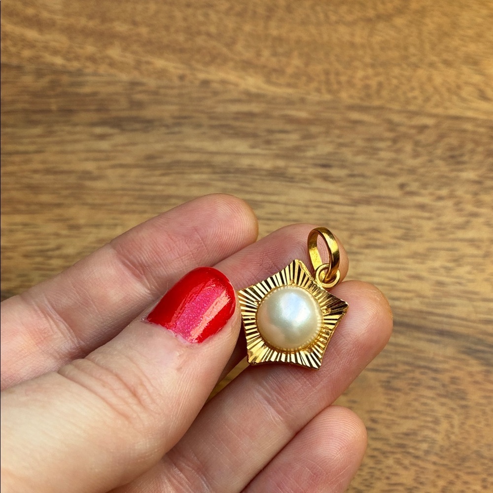 22k solid gold & pearl pendant